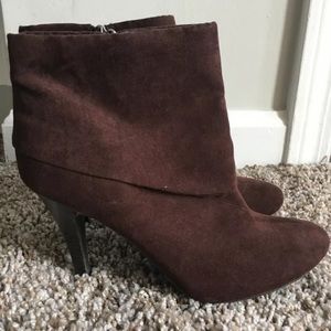 MARC FISHER VALLAY SUEDE CUFFED BOOTIES SZ 8M